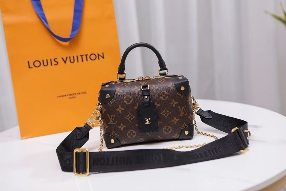 LOUIS VUITTON PETITE MALLE SOUPLE
